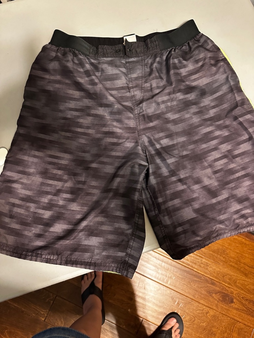 Nike Men’s Black & Dark Gray Patterned Board Shorts